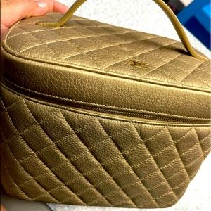 🔴🔴🔴SOLD🔴🔴🔴Chanel Vanity Gold Metallic